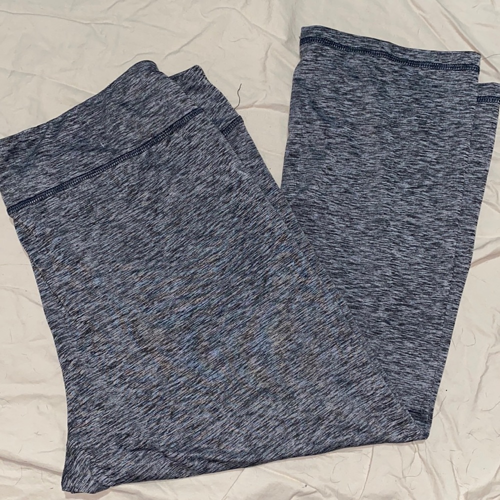 Crop leggings.